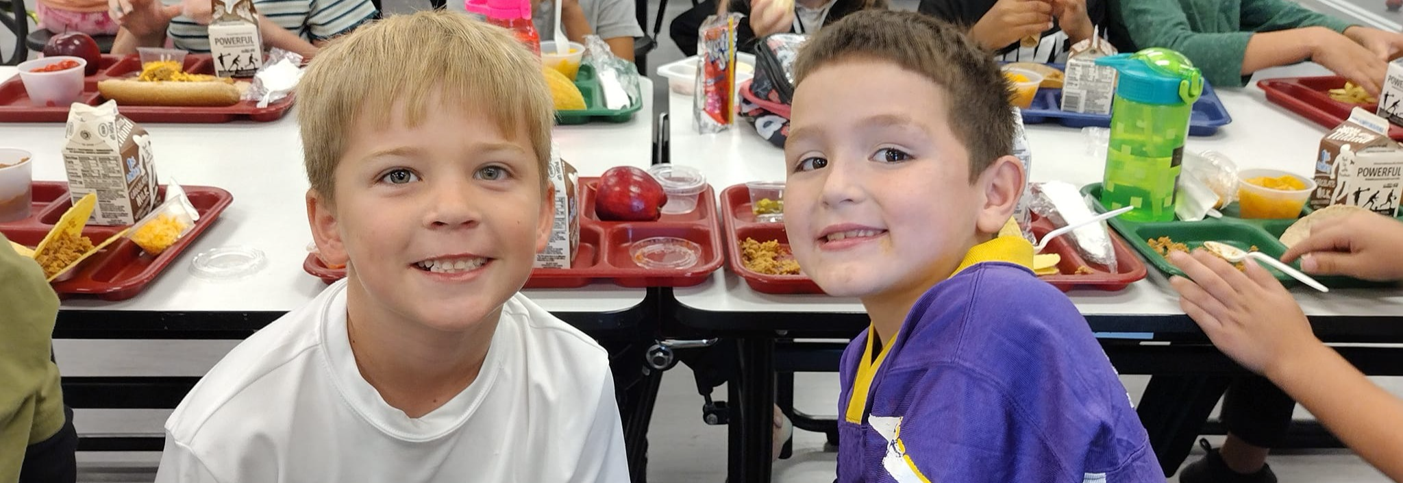 Student kids picking their meal