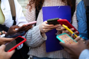 kids on phones