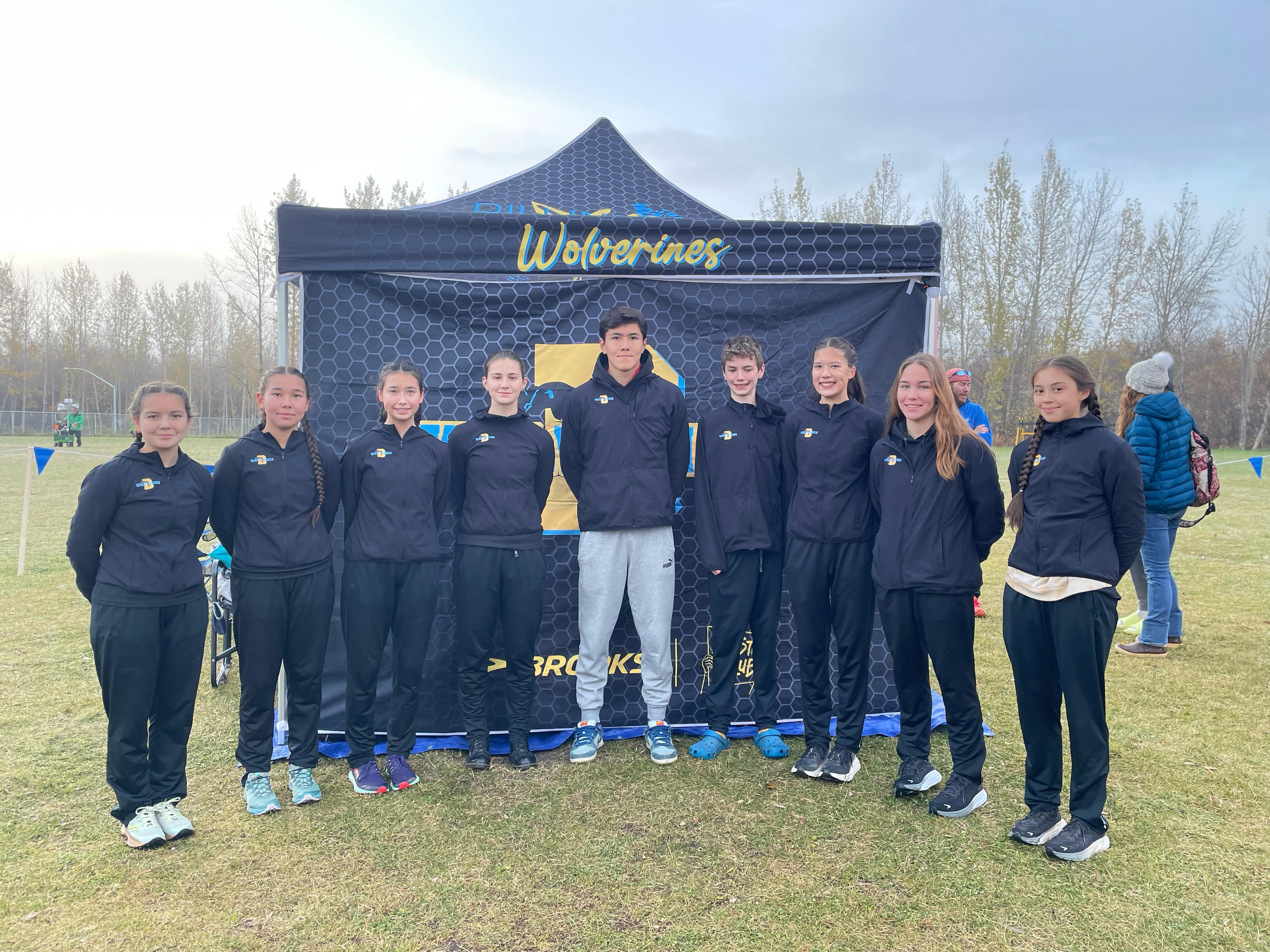 cross country teamplayers and their coaches