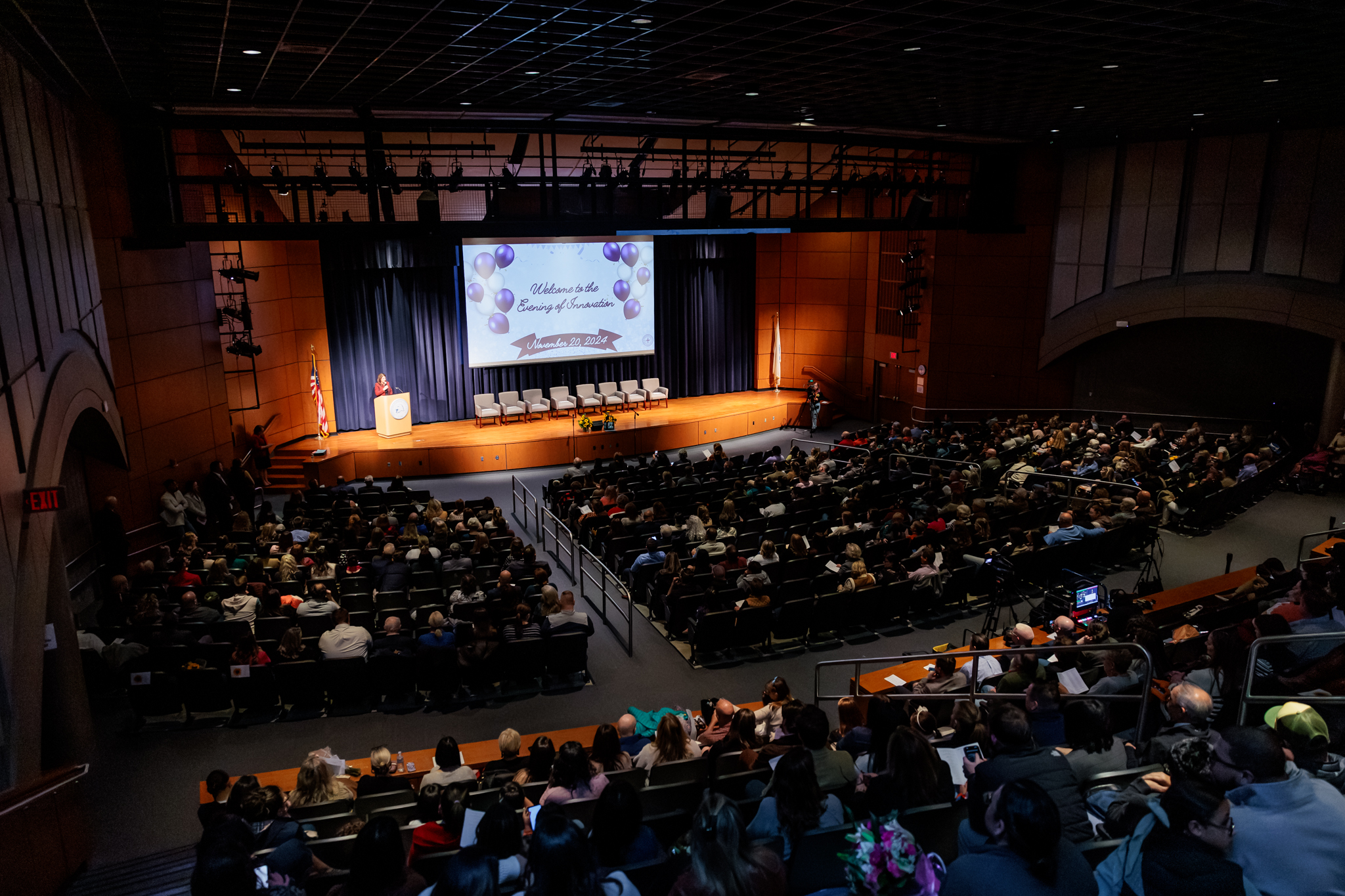 A wide angle of the auditorium during the Evening of Innovation.