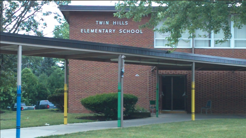 A photo of the TWIN HILLS ELEMENTARY.