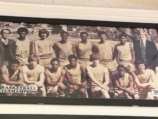 old picture of 1975 RJR basketball team