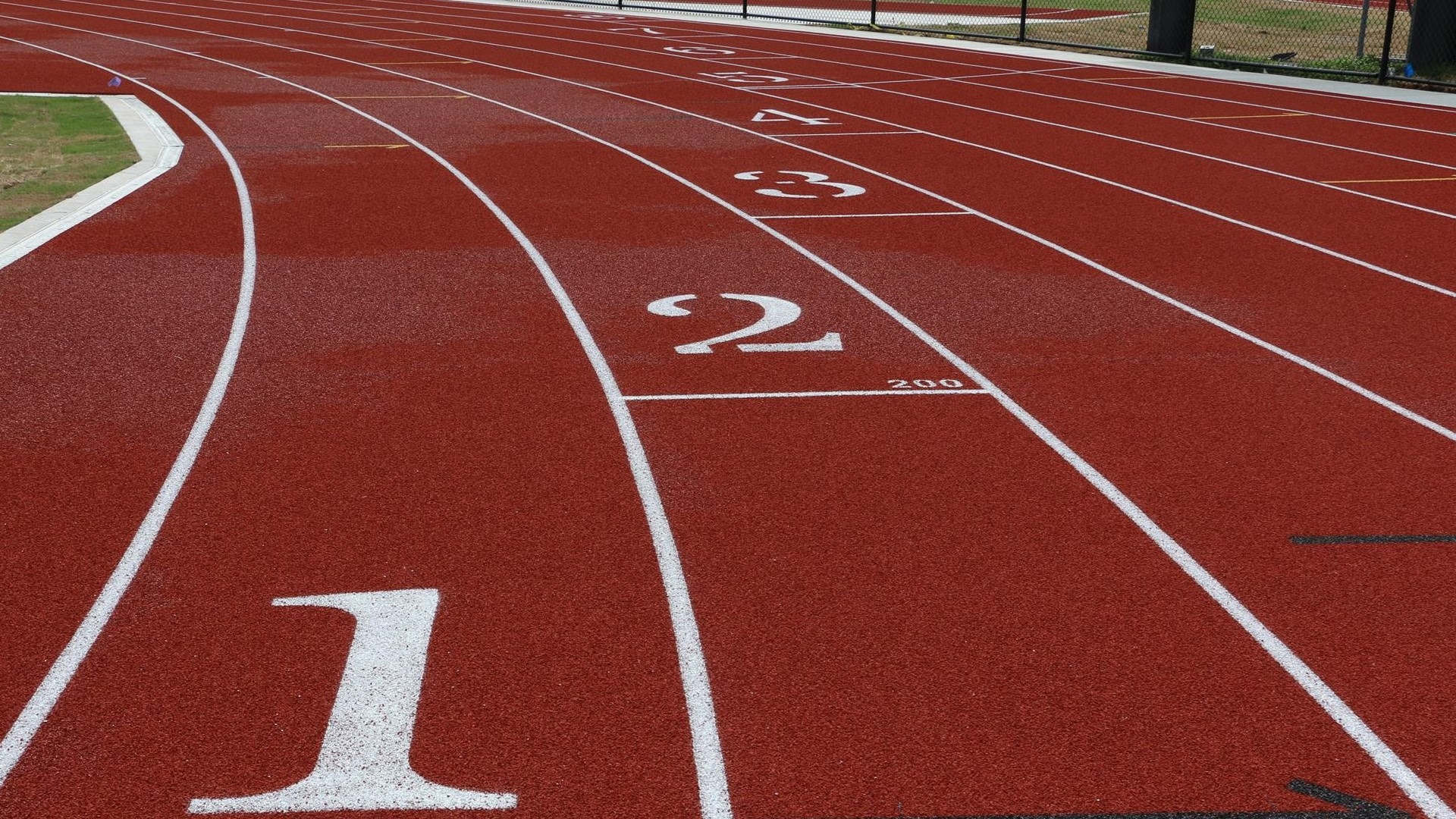 red track with the numbers displayed 1 2 3, etc.