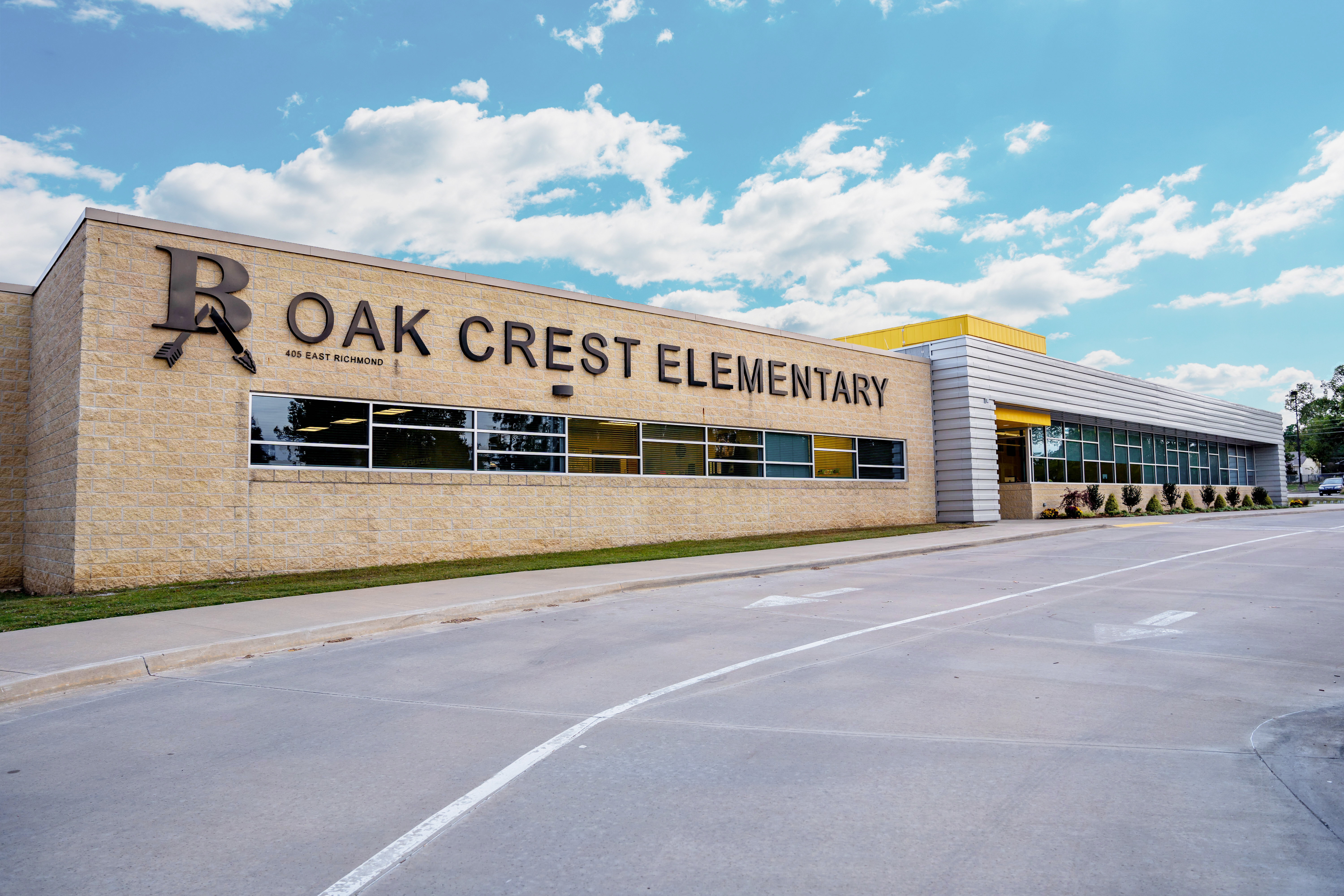 Front of Oak Crest Elementary