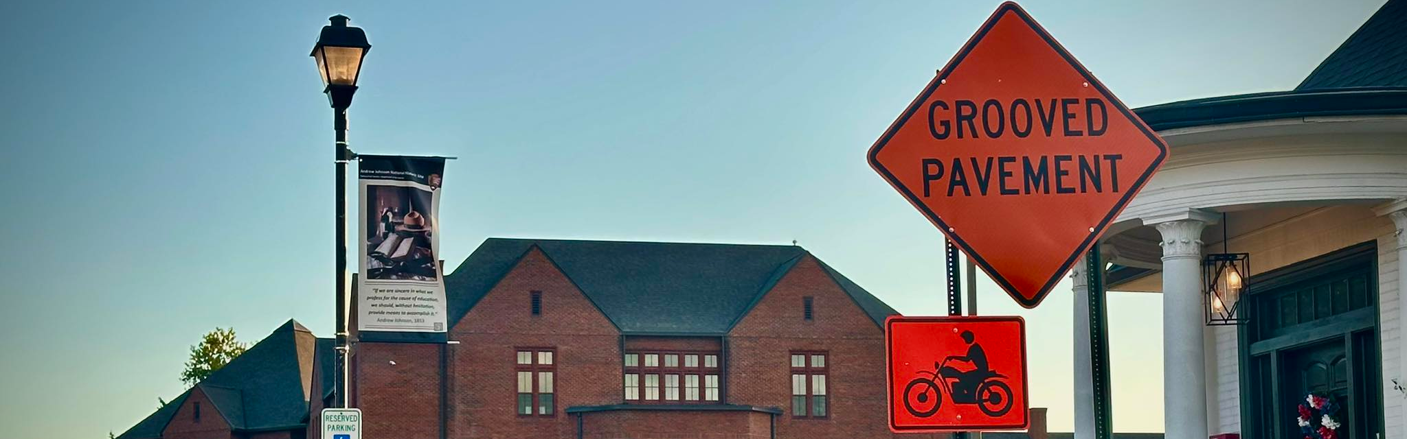Grooved Pavement Sign