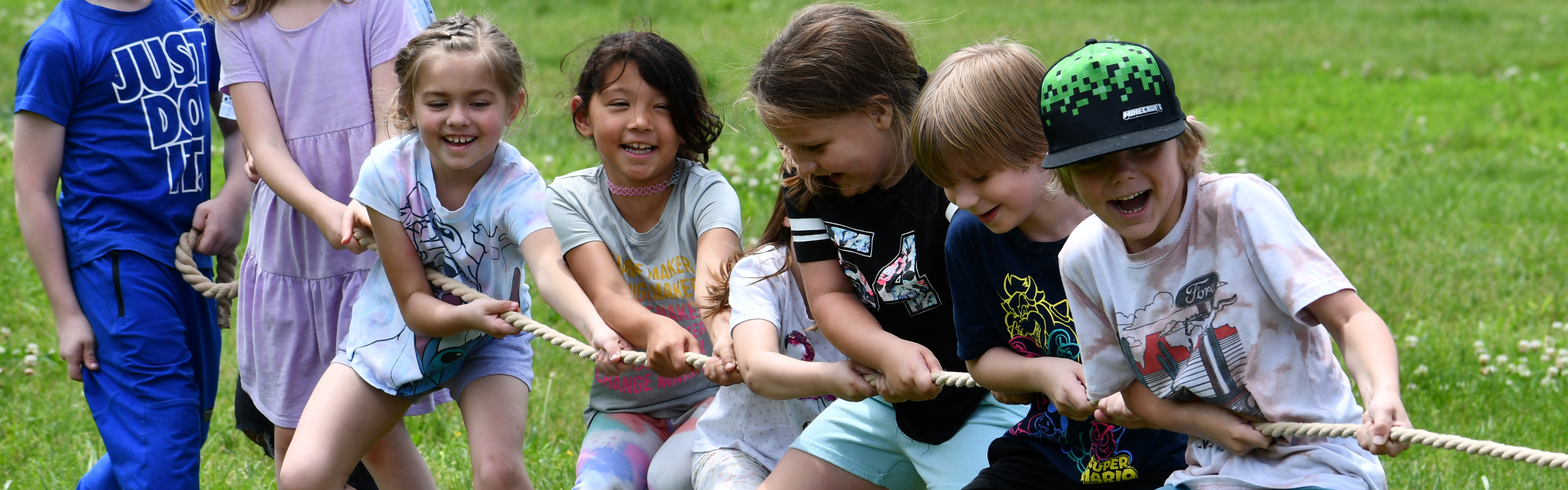 students playing tug-of-war