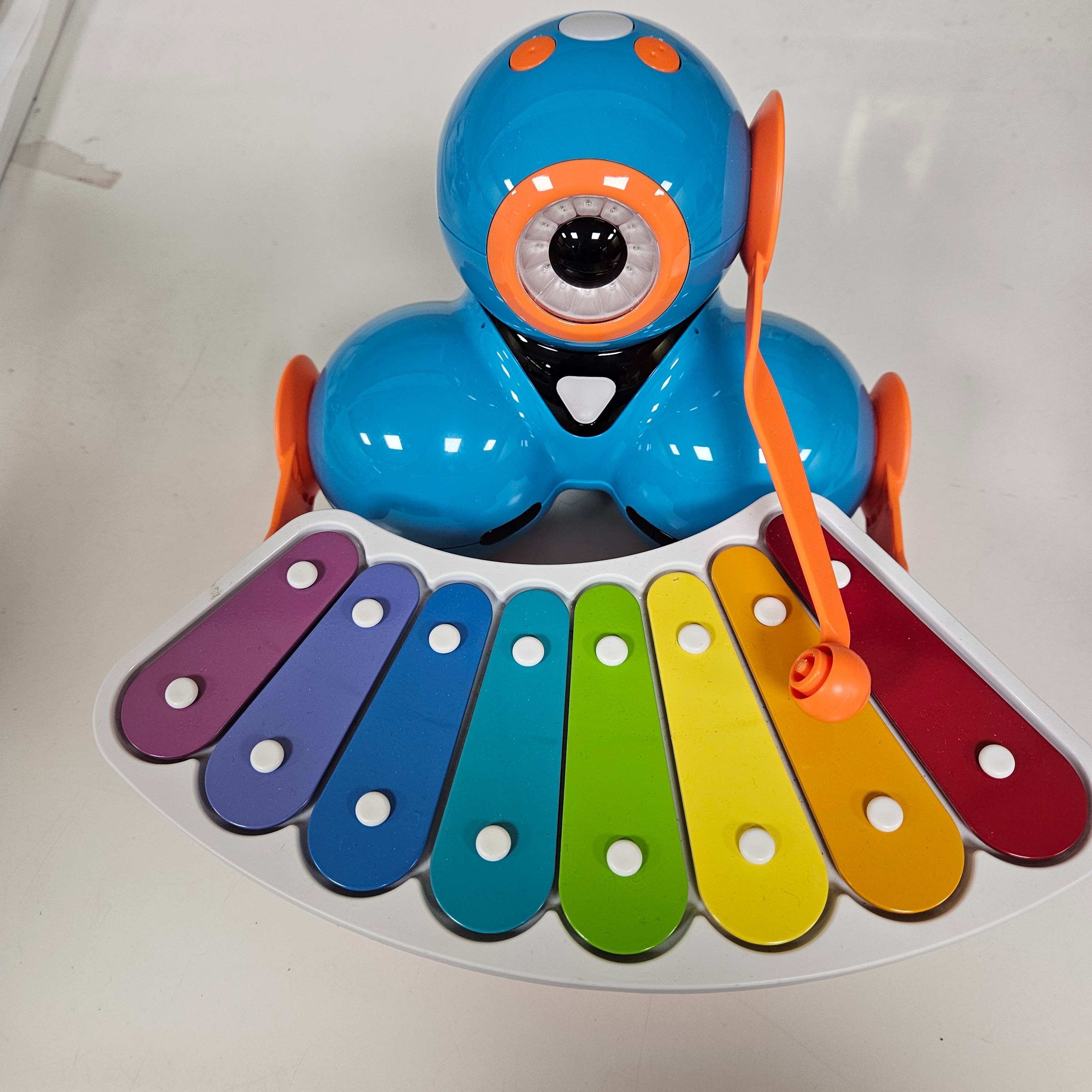 Wonder Bot playing music