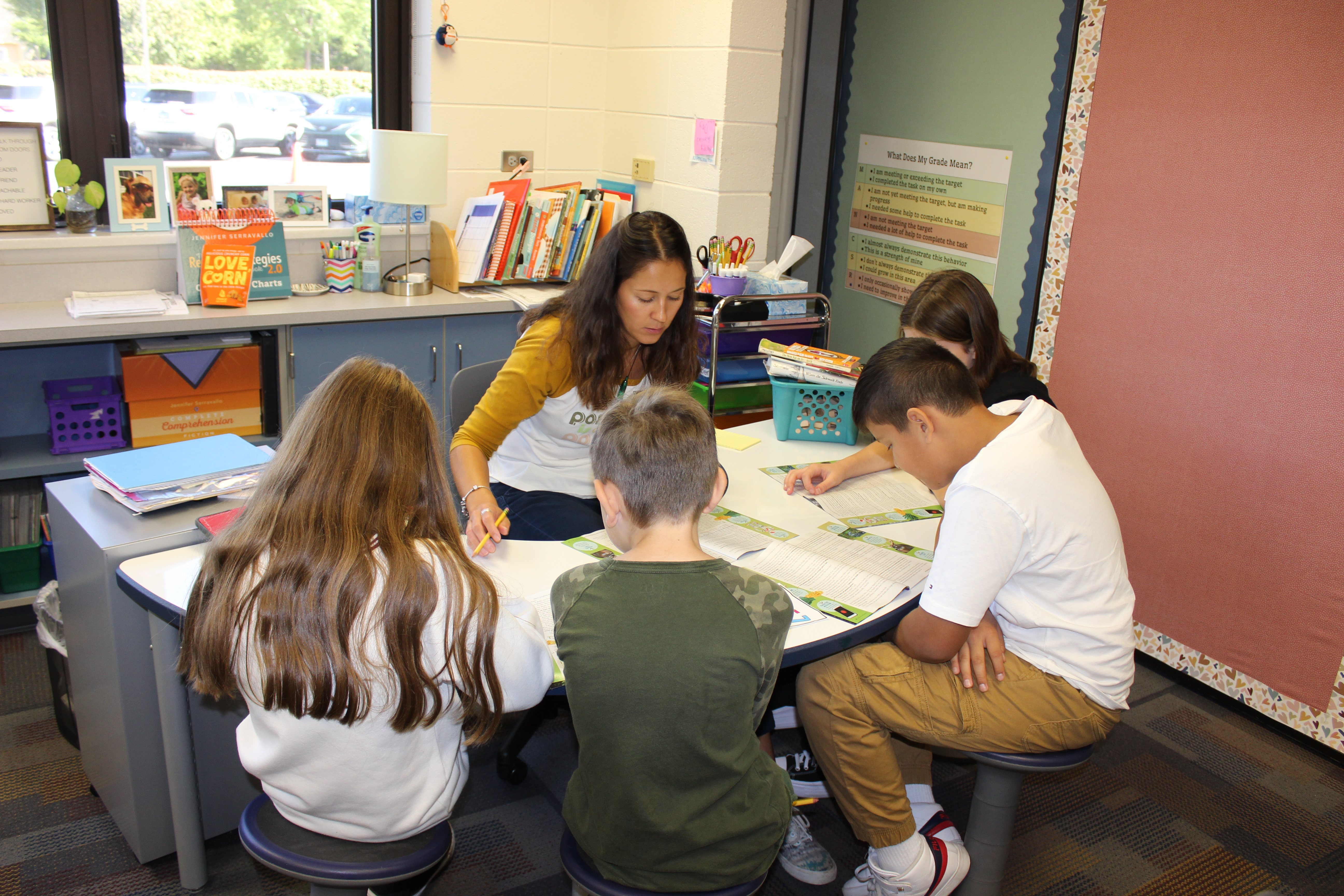 EL teacher working with a group of 4 students