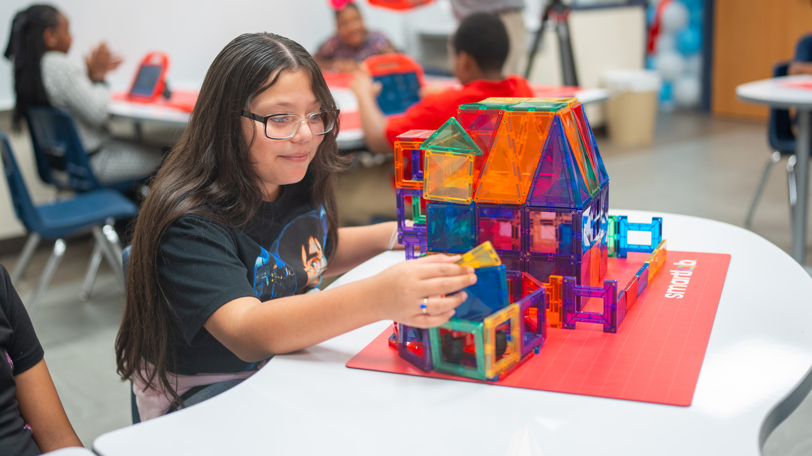 Hirsch Elementary Launches Cutting-Edge STEM SmartLab with $160K Donation