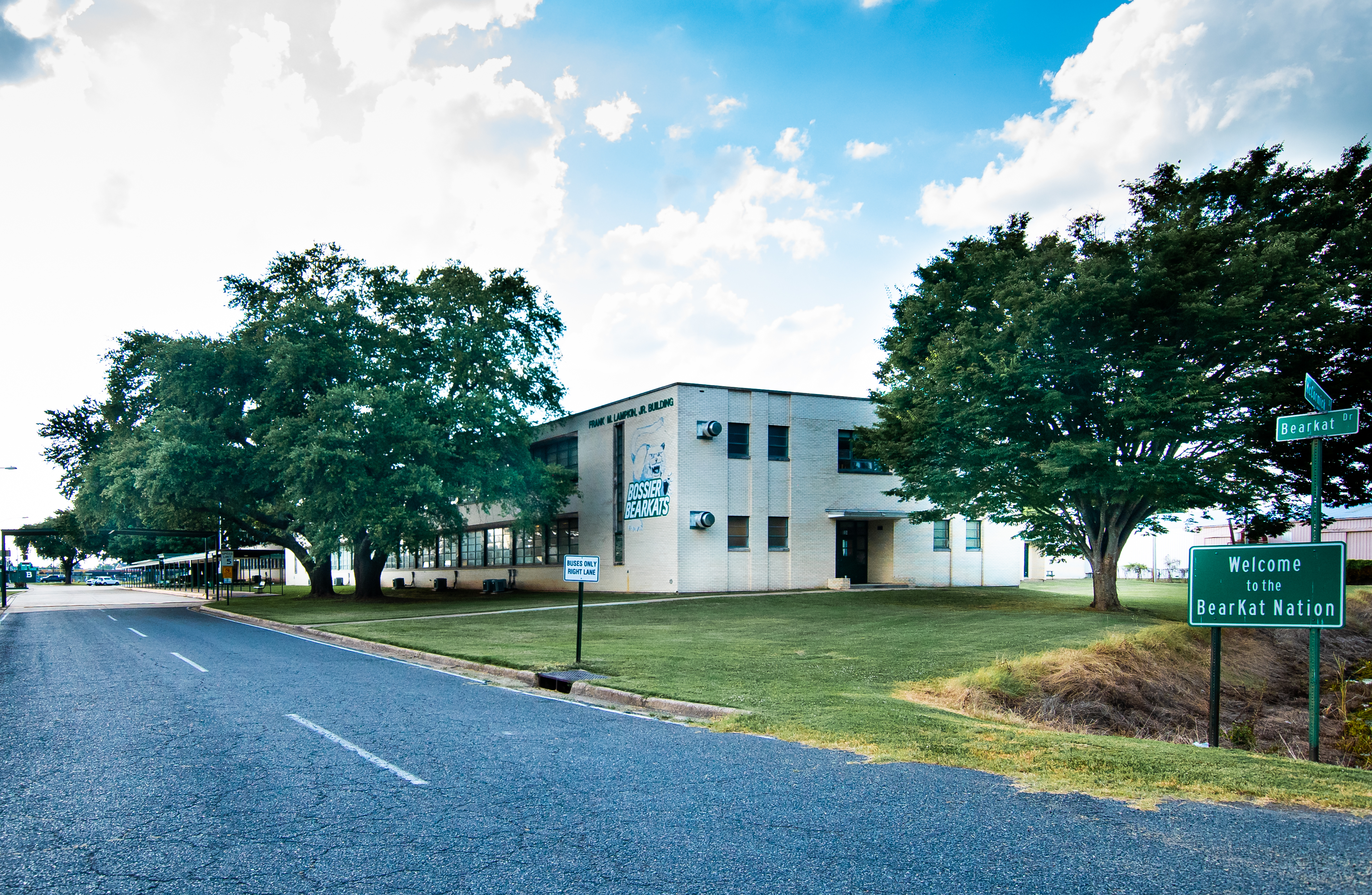 Picture of the Bossier High School building