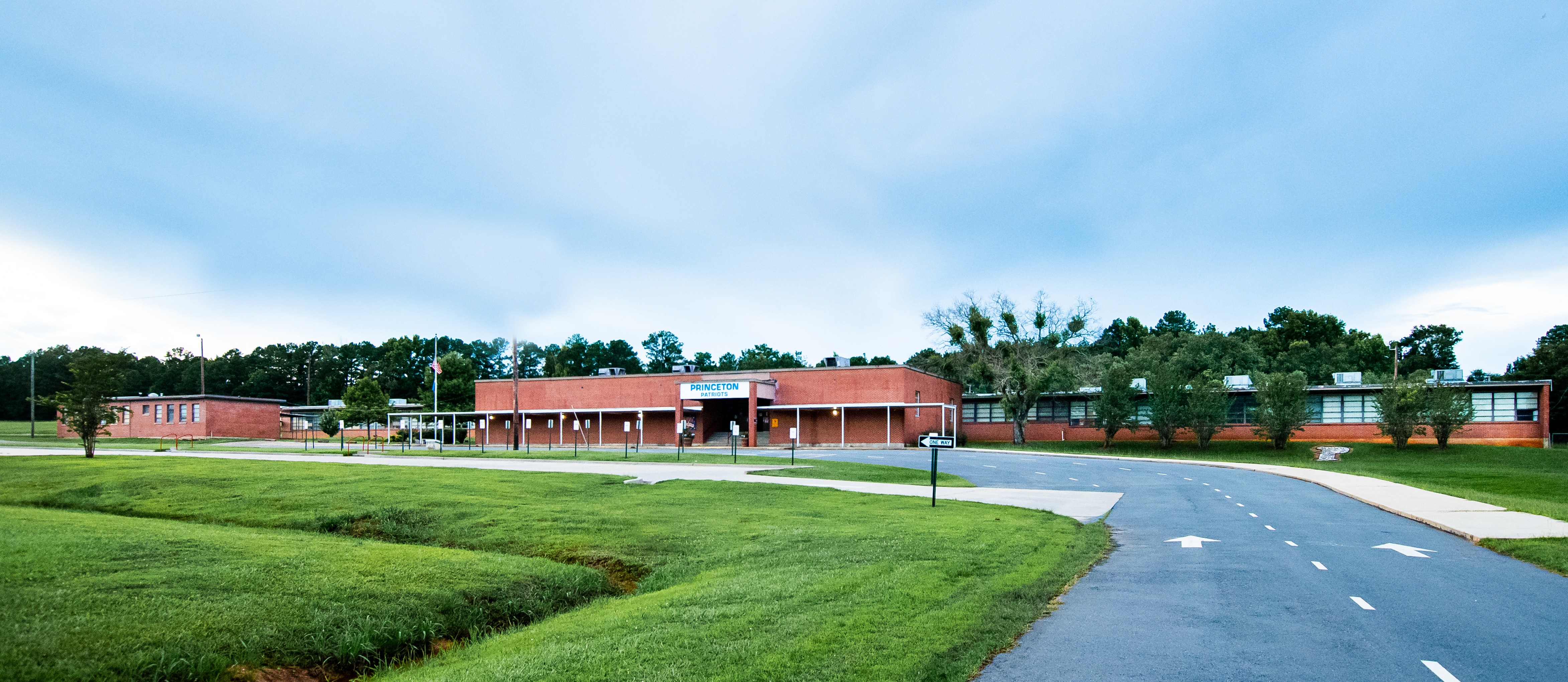 Picture of the Princeton Elementary School building