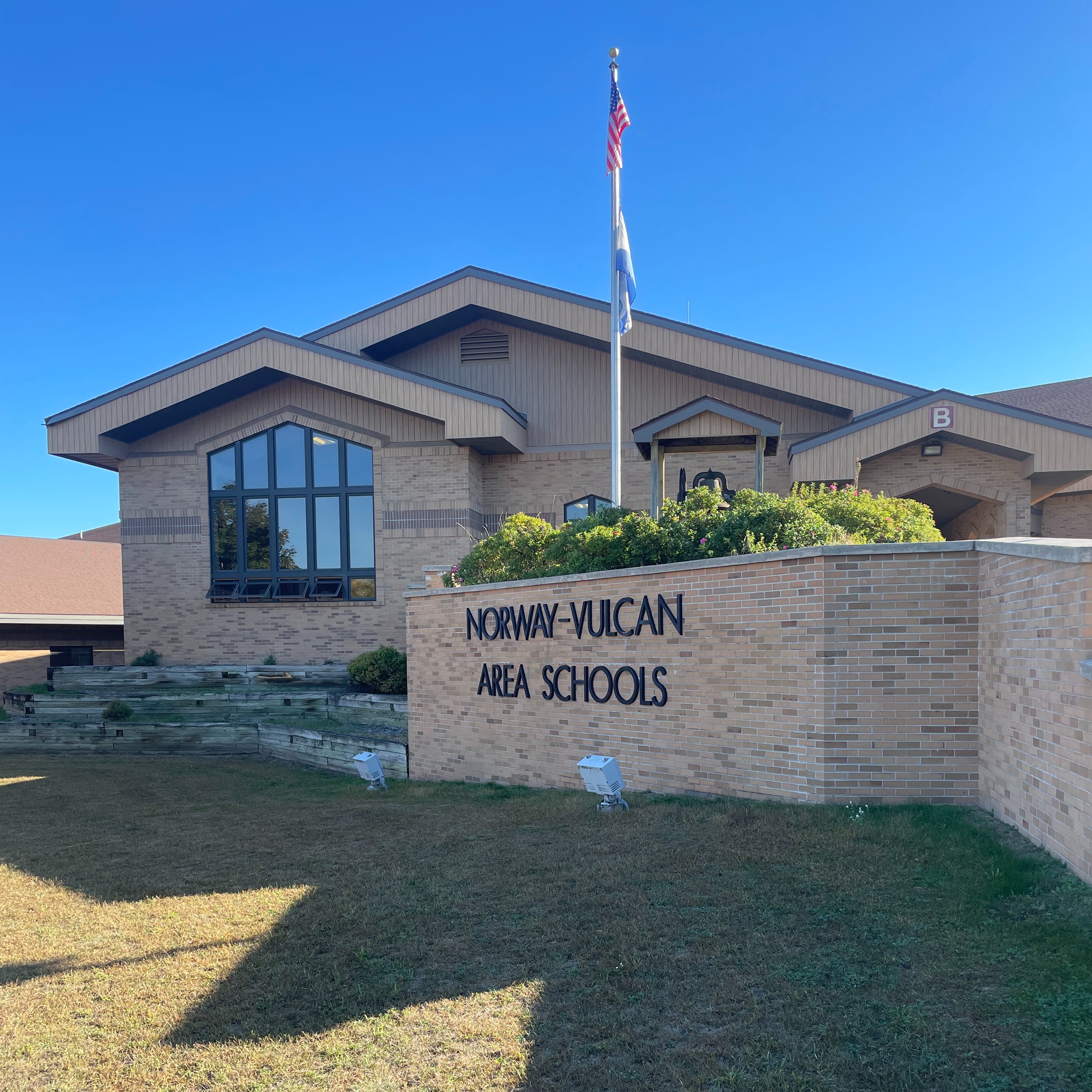A photo of the front of Norway-Vulcan Area Schools
