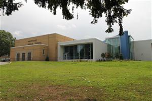 Photo of the Hauppauge Middle School building