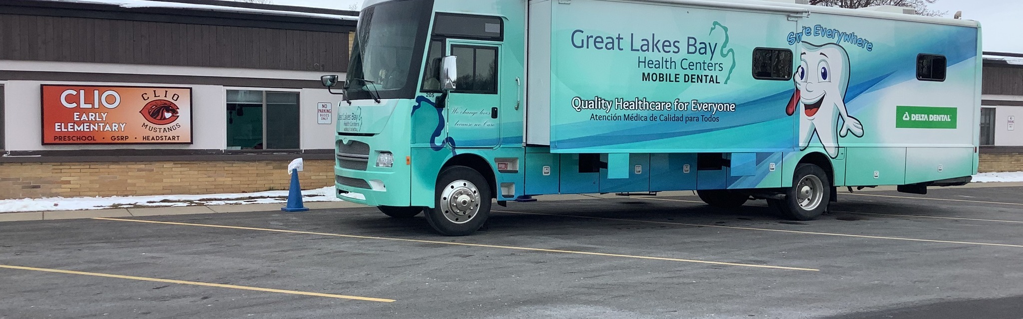 Phodto of Mobile Dental Bus in front of Clio Early Elementary