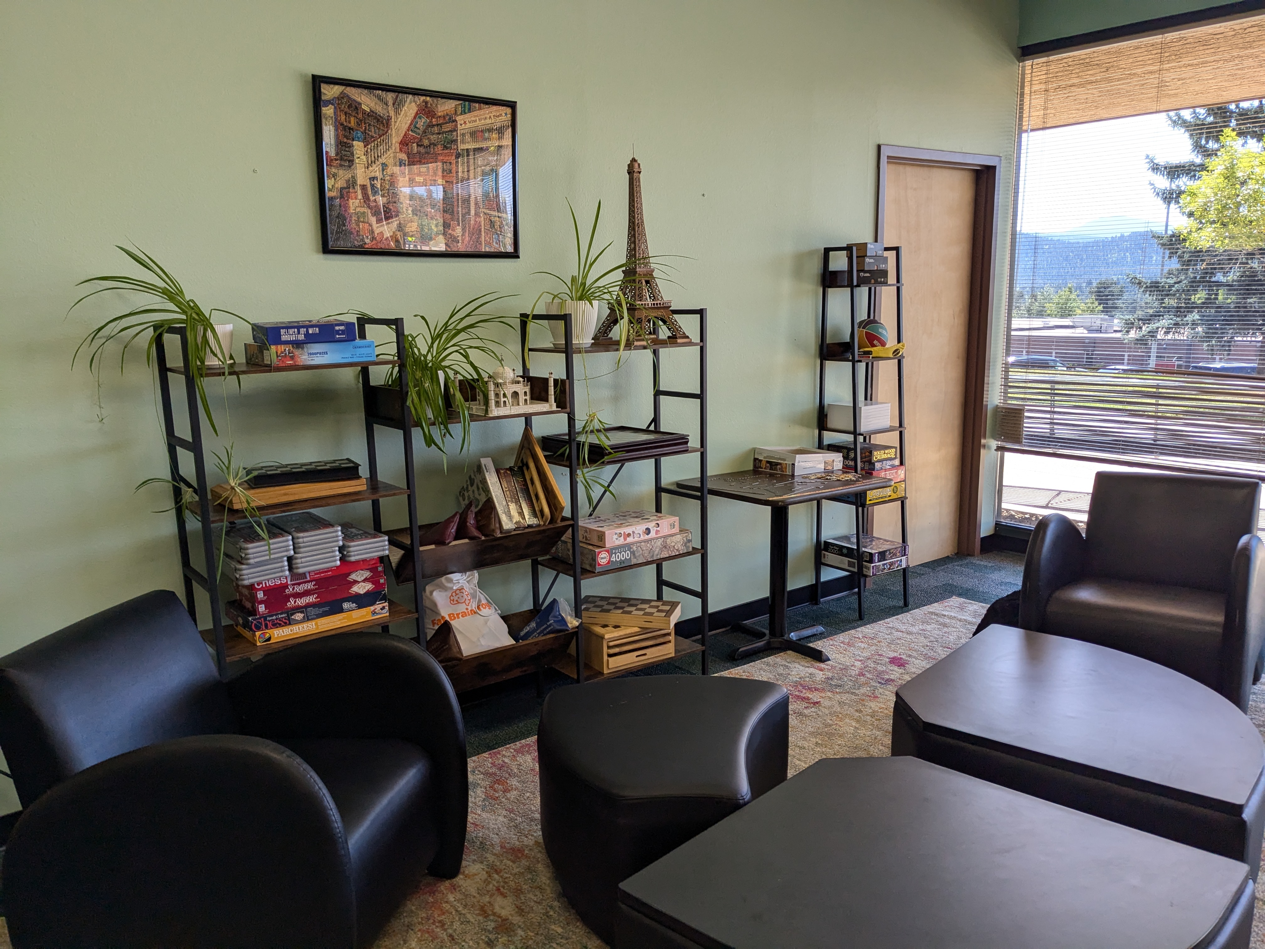 A picture of the lounge area inside the library