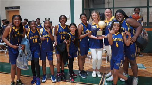 basketball team holding thropy