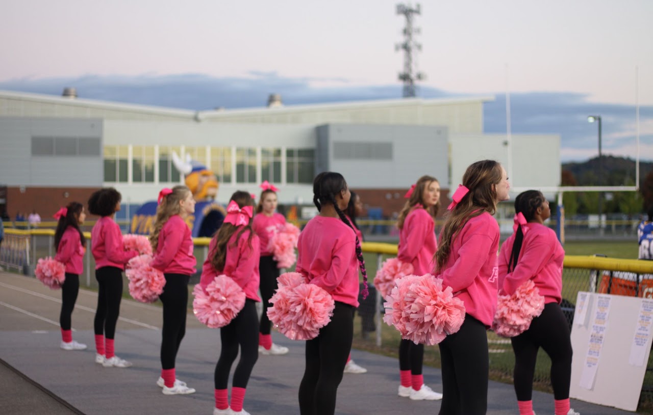 cheerleader lining up