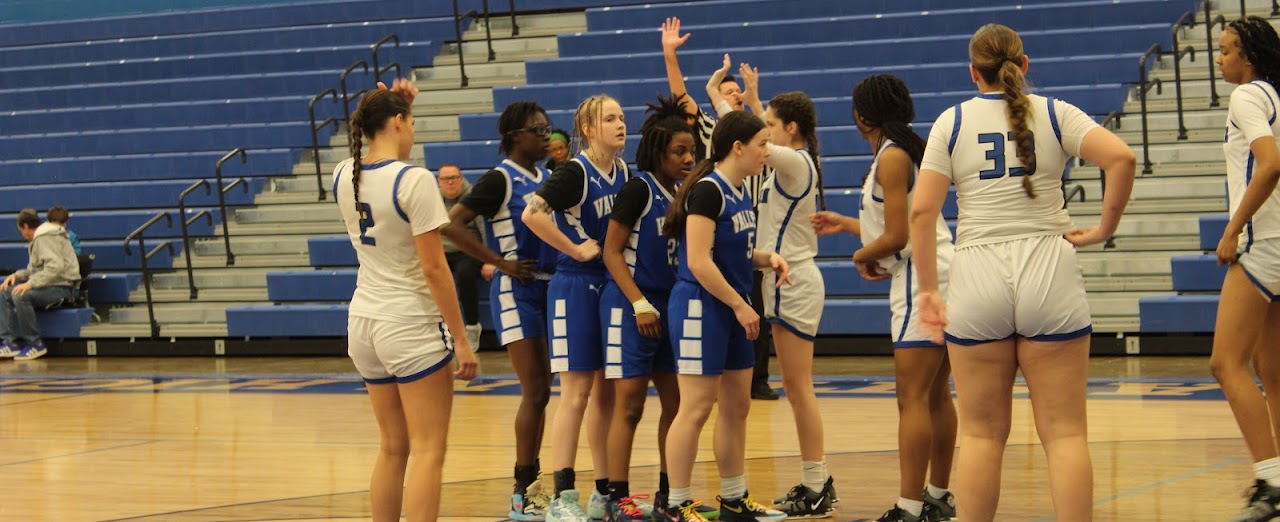 basketball girls together raising hands