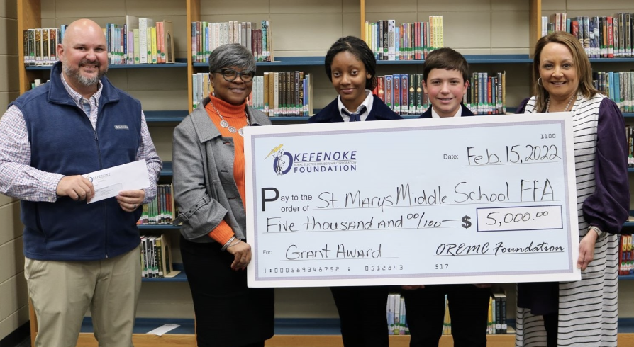 teachers and students from the FFA reciving 5,000 dollars