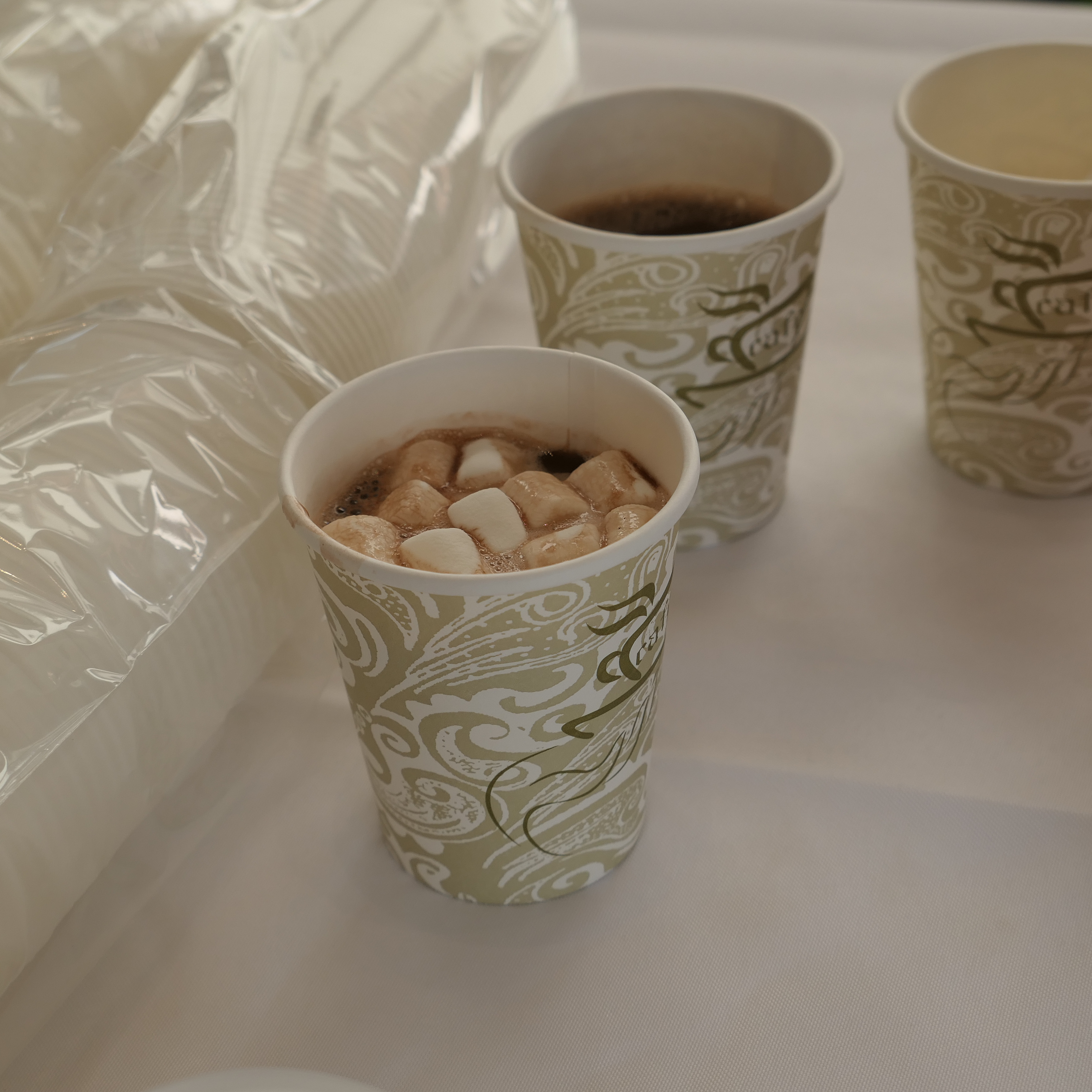 cups with hot chocolate and marshmallows 