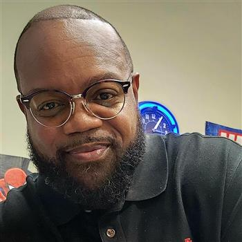 Tellas Thompson headshot