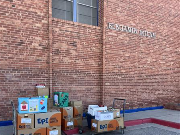 students helping with community