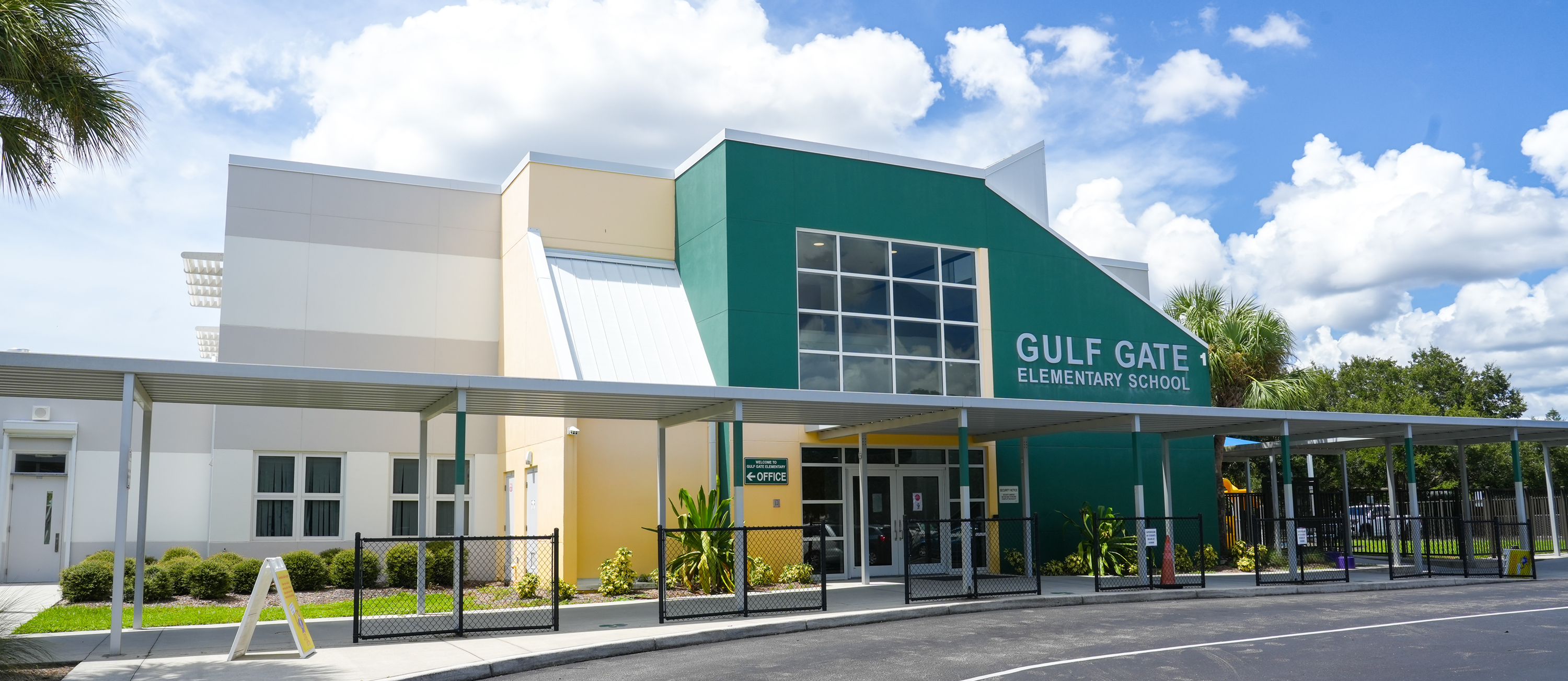 image of the outside of Heron creek middle school