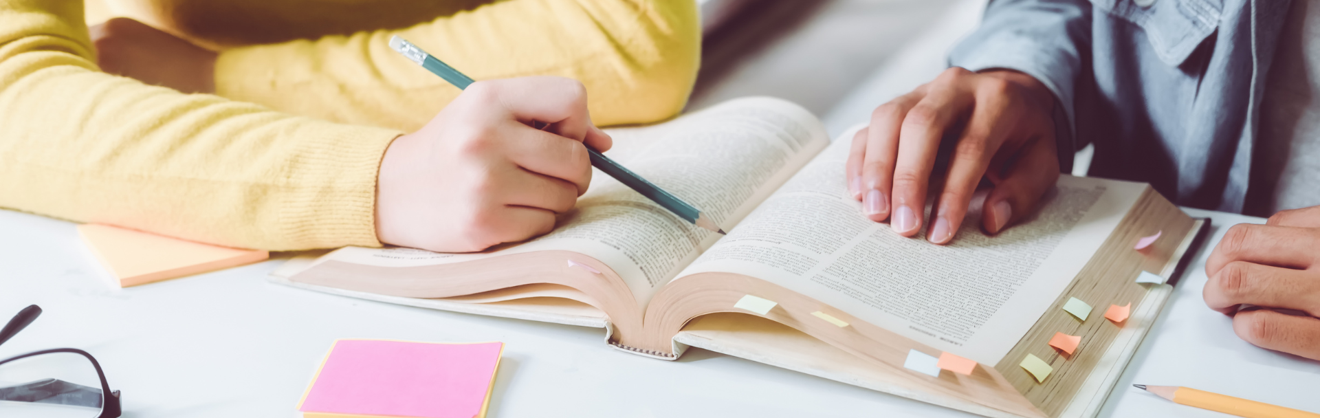 2 students reading a book