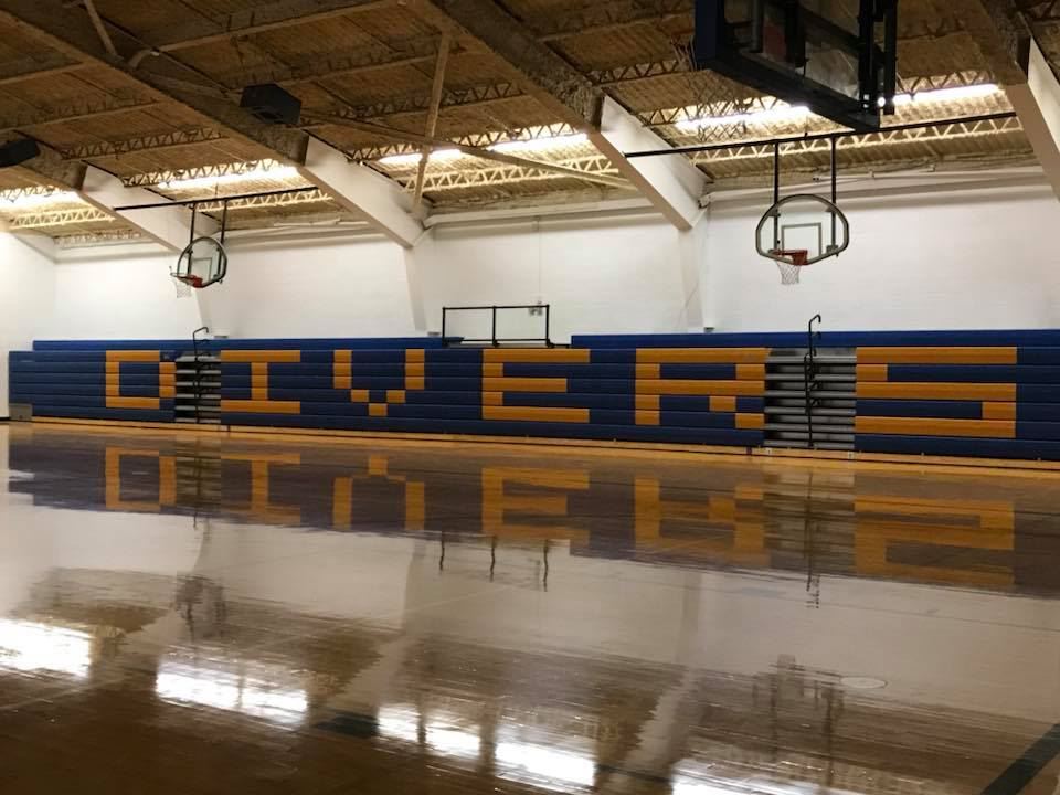 High school gym with sign "divers".