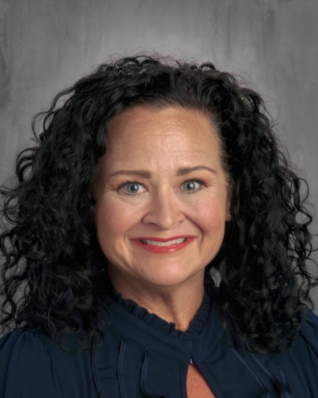 Raini Tucker headshot