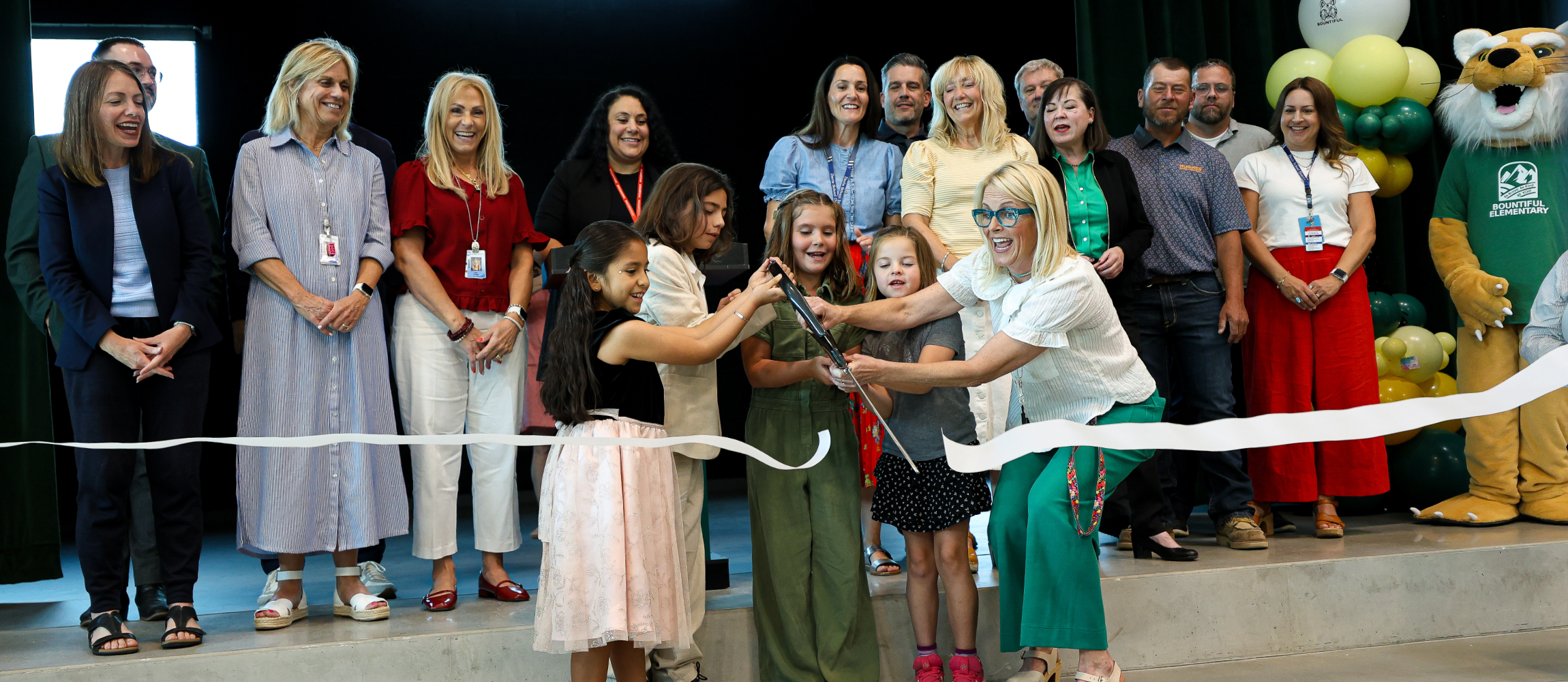 Bountiful Elementary students cutting ribbon to new school.