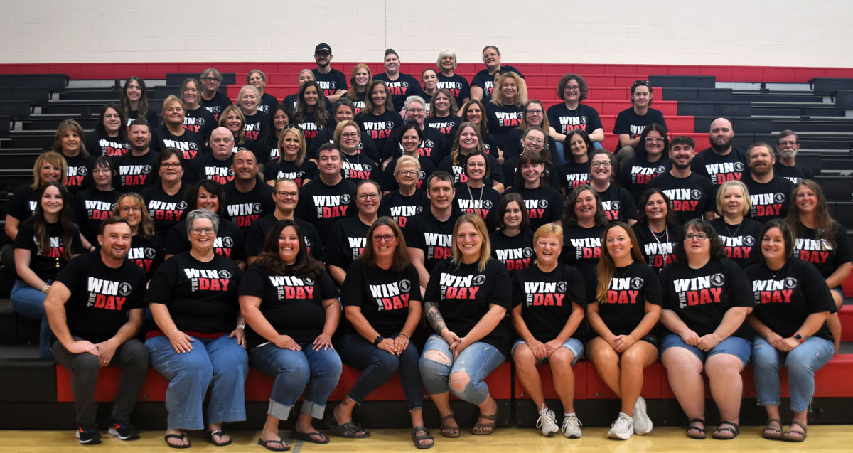 Welcome Back photo of all Faculty and Staff at Cuba School District. 