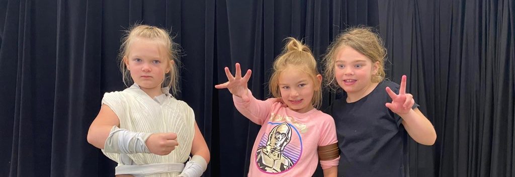 3 kids smiling to camera