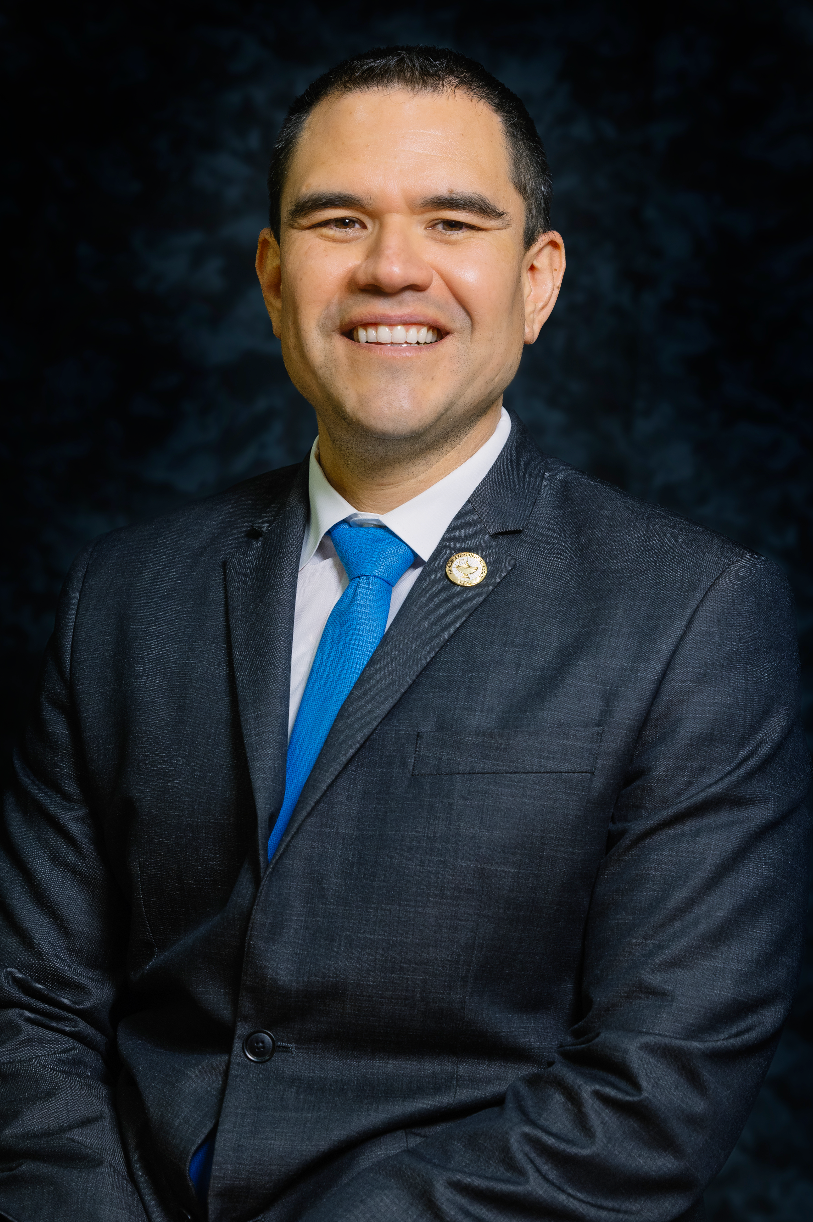 Dr. Fernando Reyes