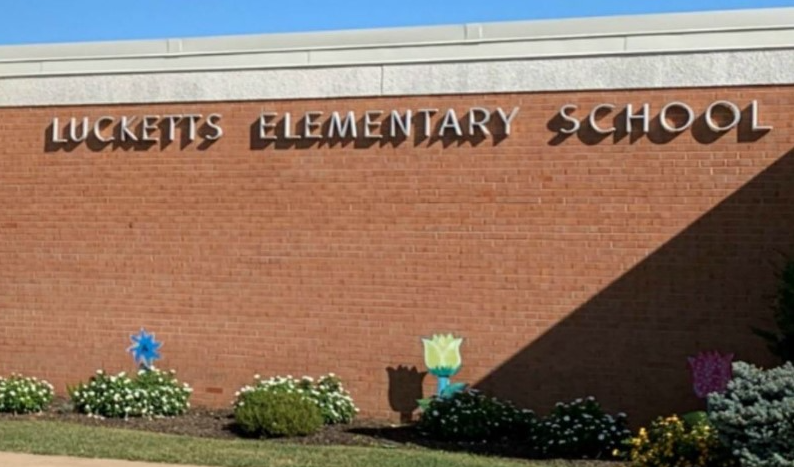 Front entrance of Lucketts Elementary school