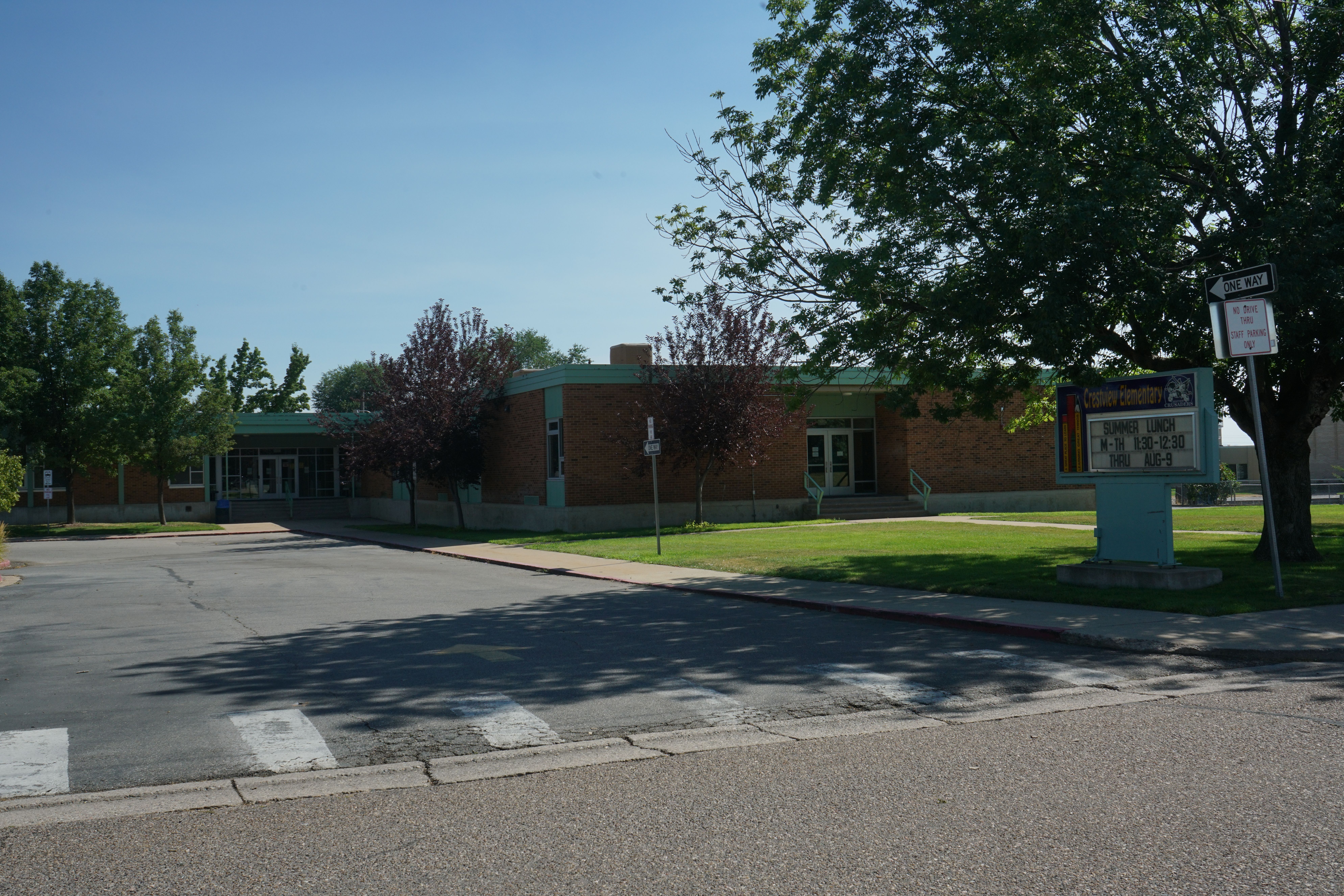 Exterior of Crestview Elementary 