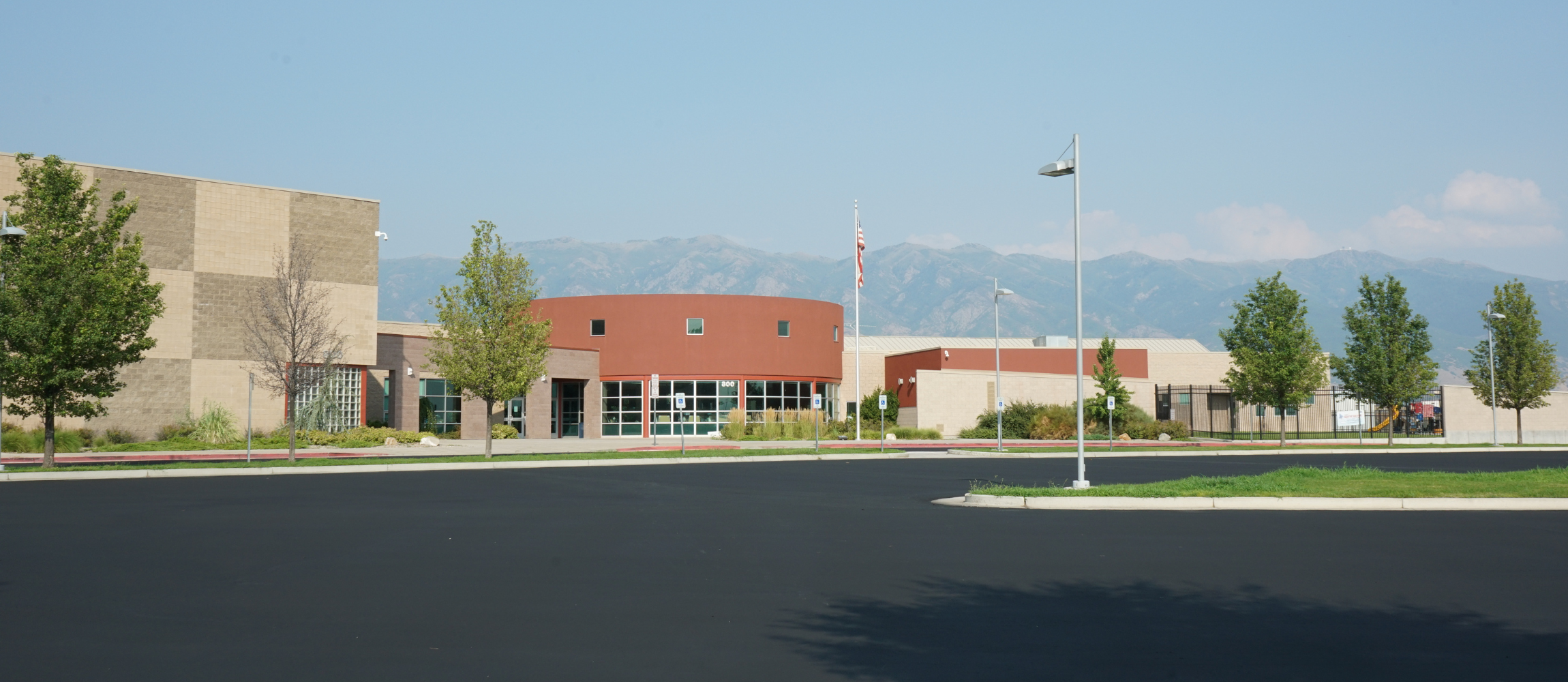 Photo of the front of Ellison Park Elementary School