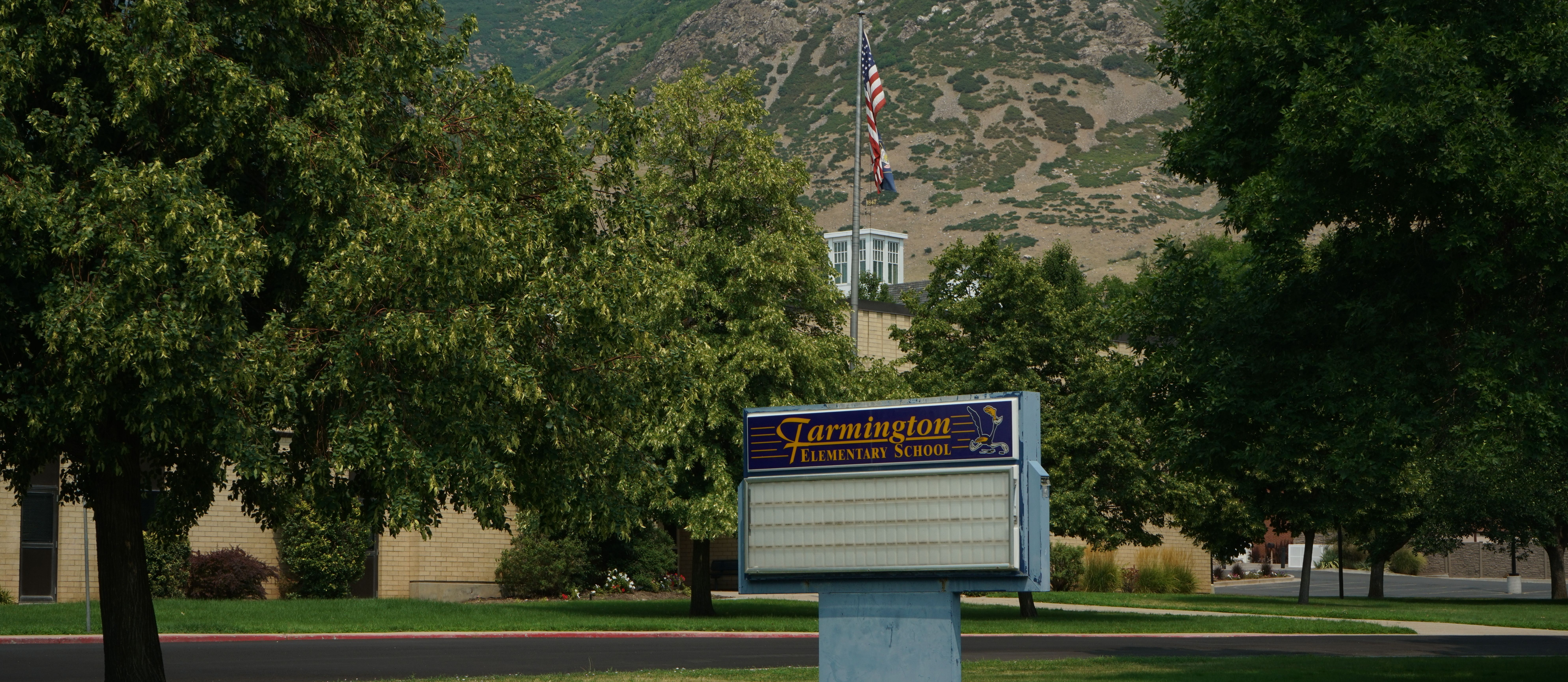 Exterior of Farmington Elementary 