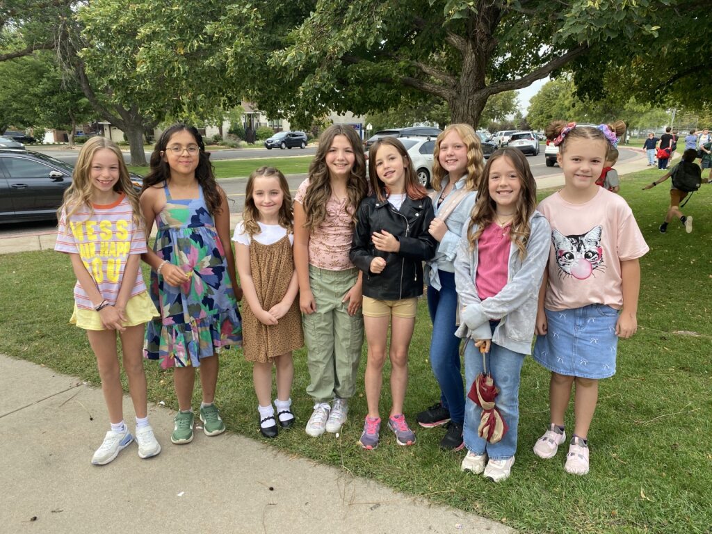Students standing outside Farmington Elementary