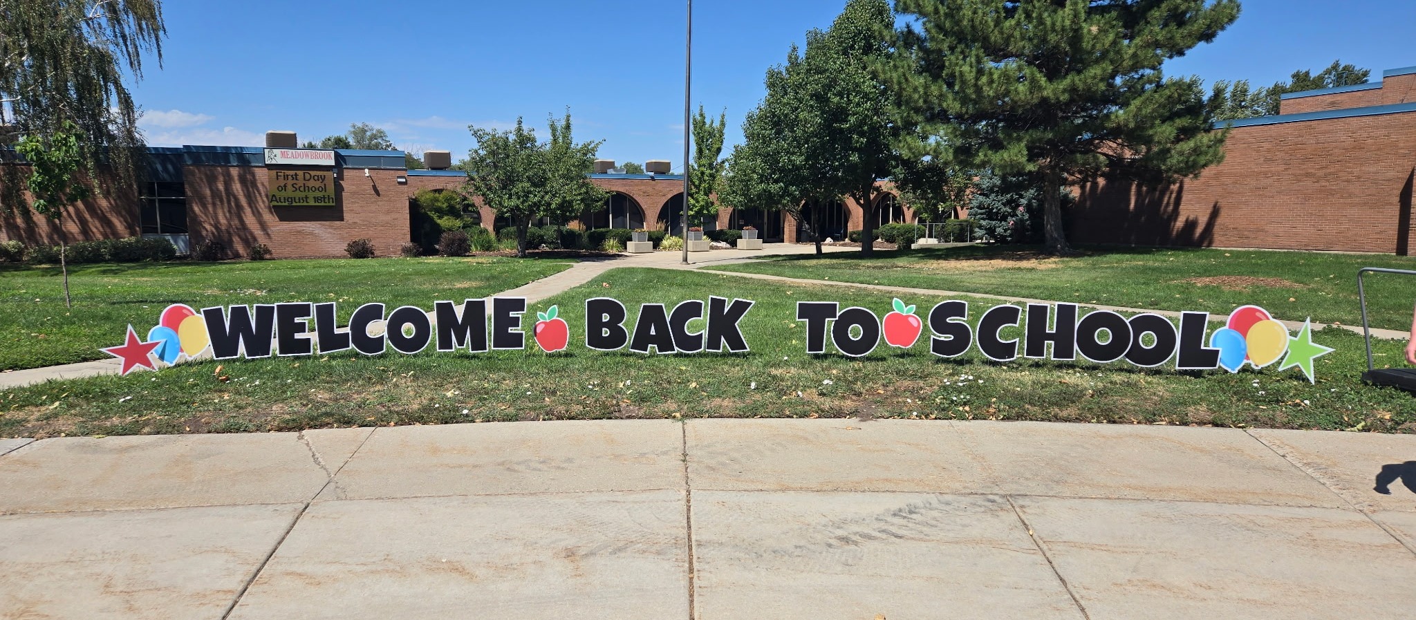 Meadowbrook elementary with a sign that reads "Welcome Back to school"
