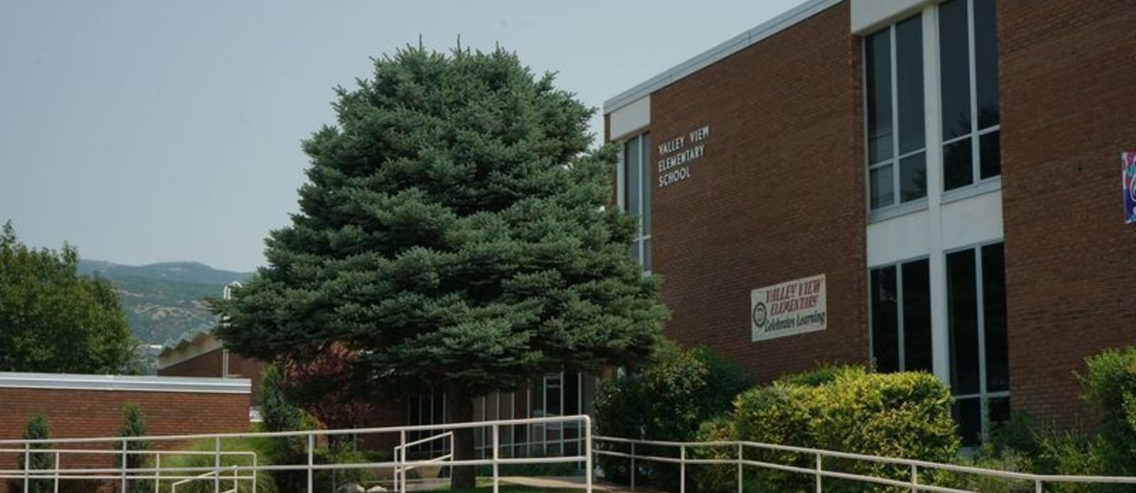 Exterior of Valley View Elementary 