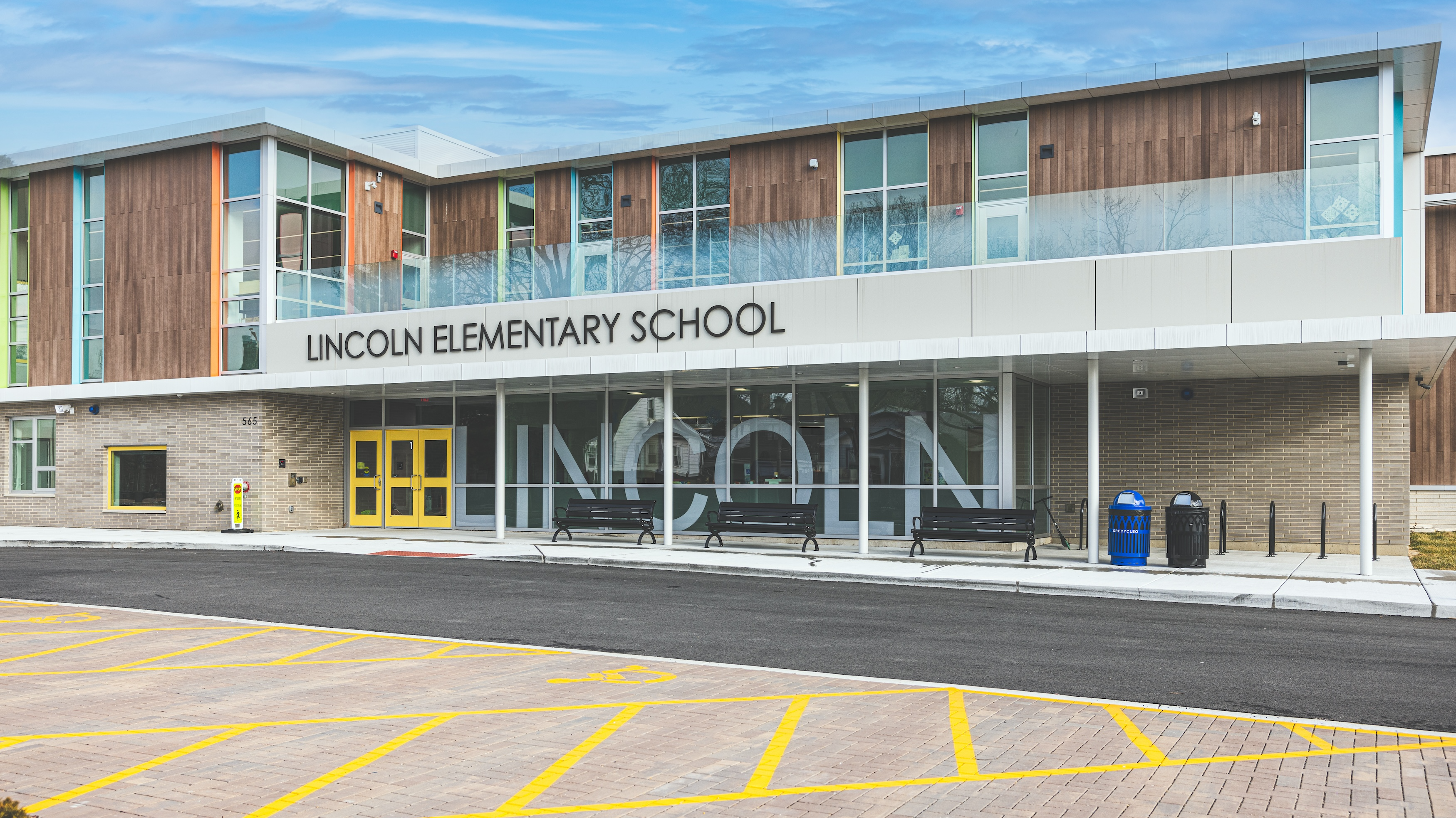 lincoln elementary school front of building