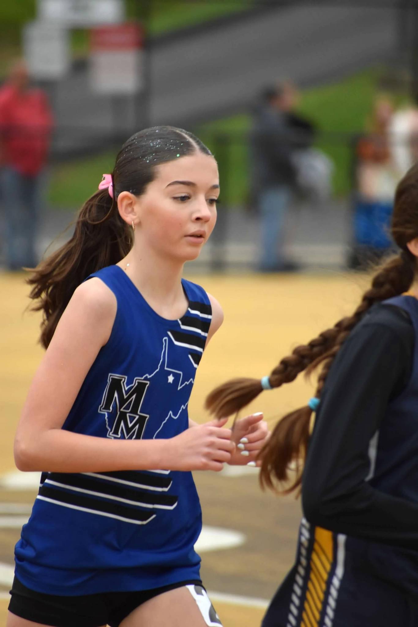 girl running relay
