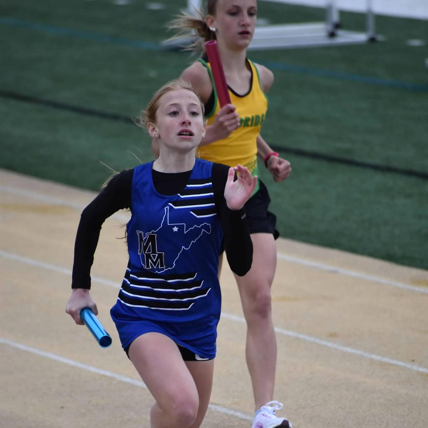 girl running relay