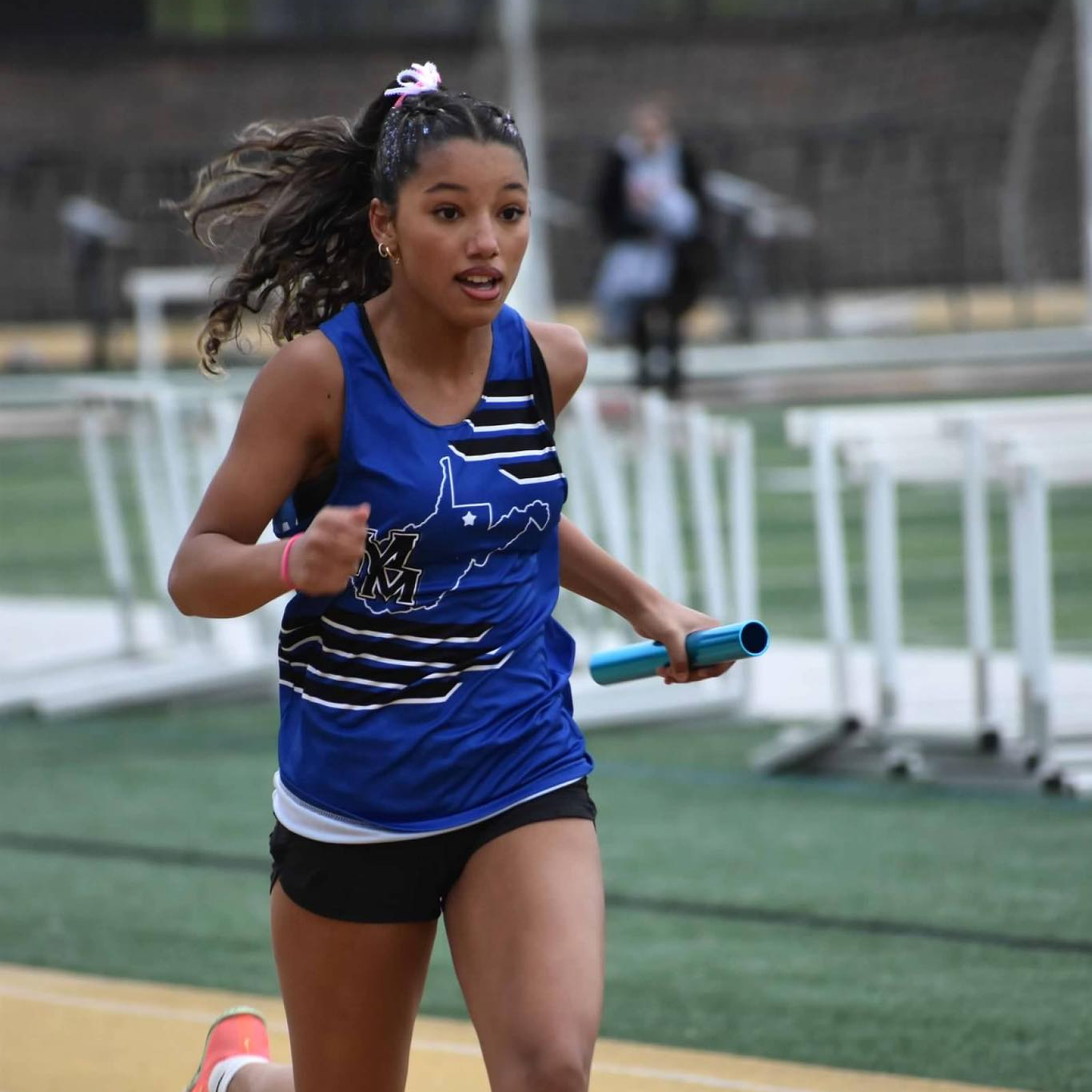 girl running relay
