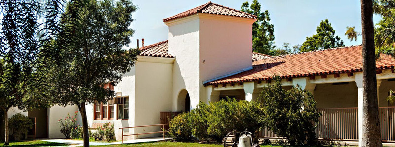 Photo of the school's building from the outside