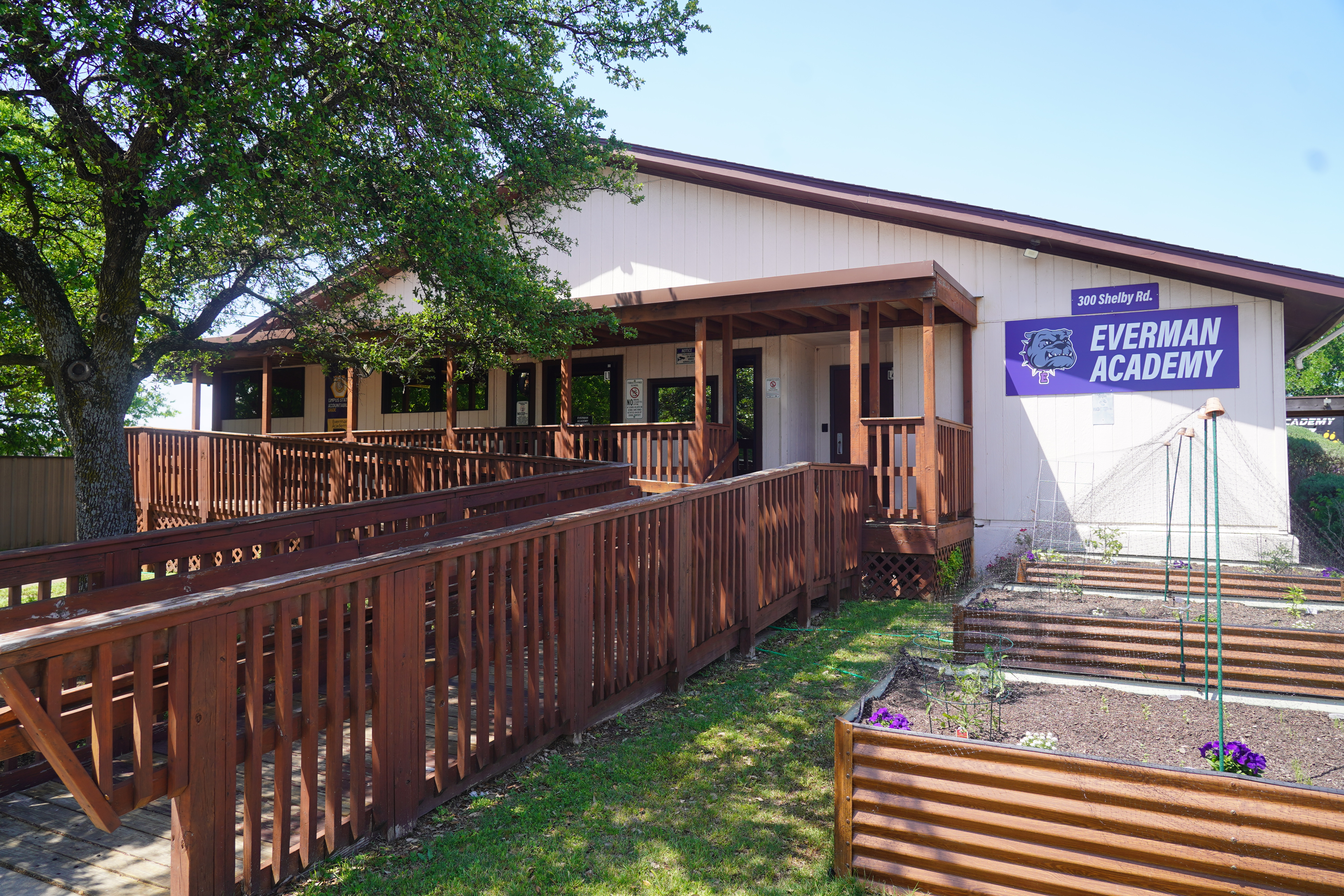 Everman ISD+EvermanAcademyFront