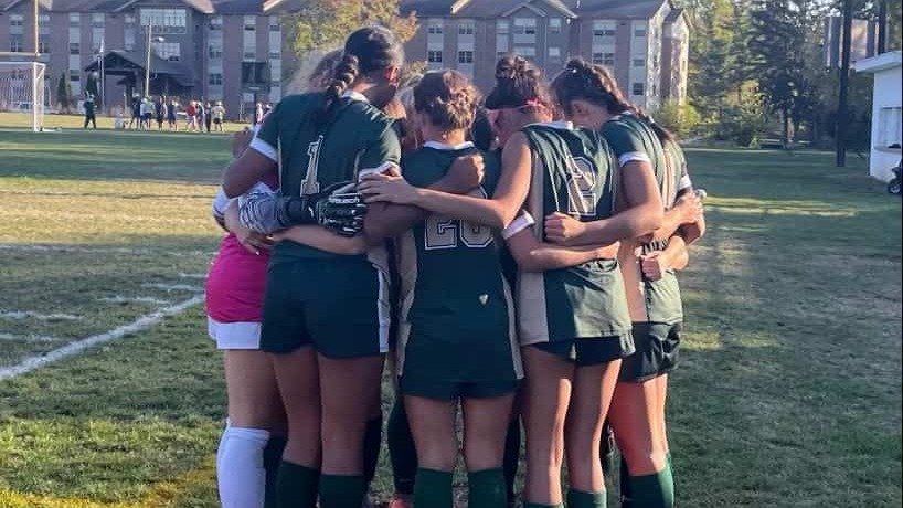 girls soccer huddle