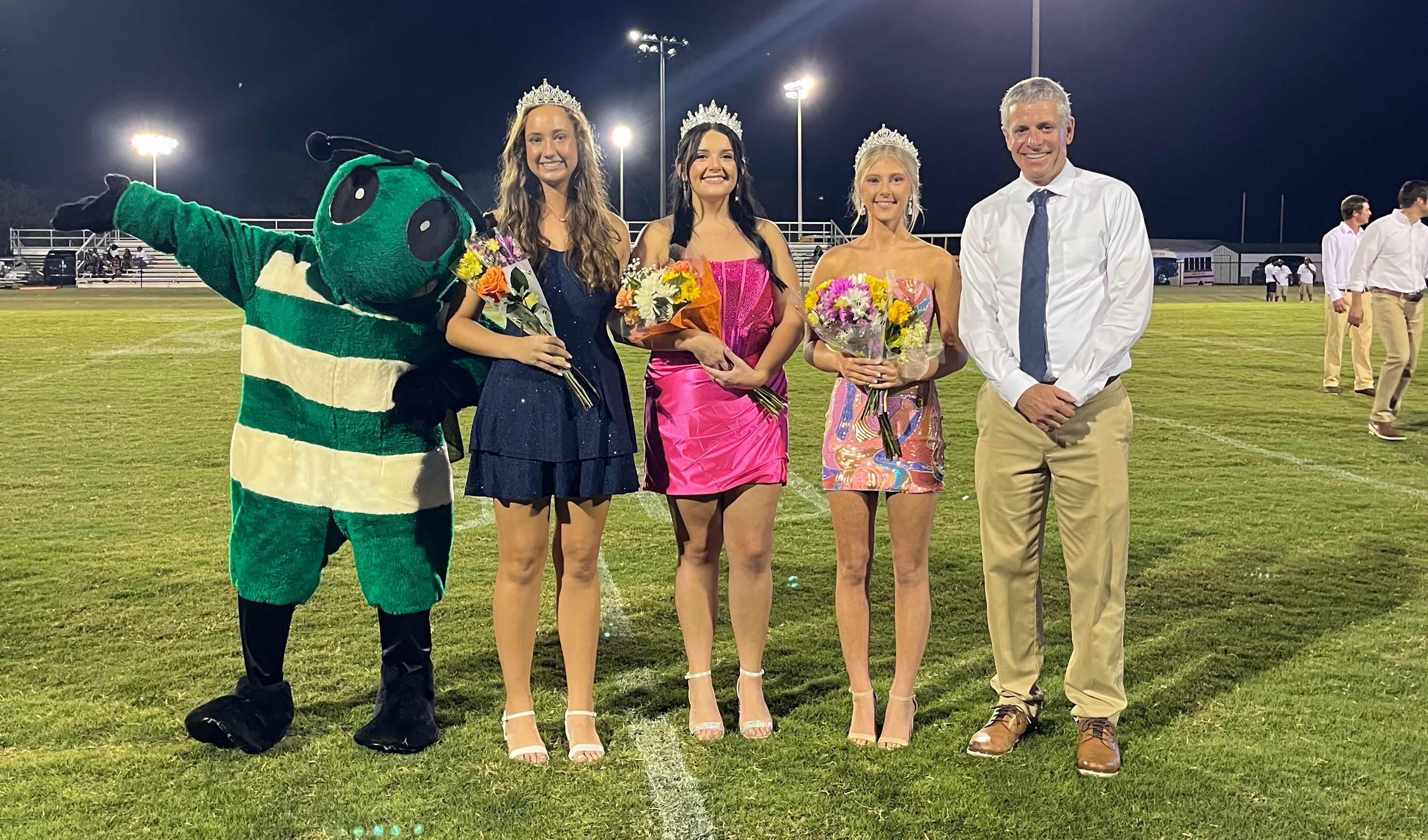 Homecoming Queen, court, principal, and hornet. 