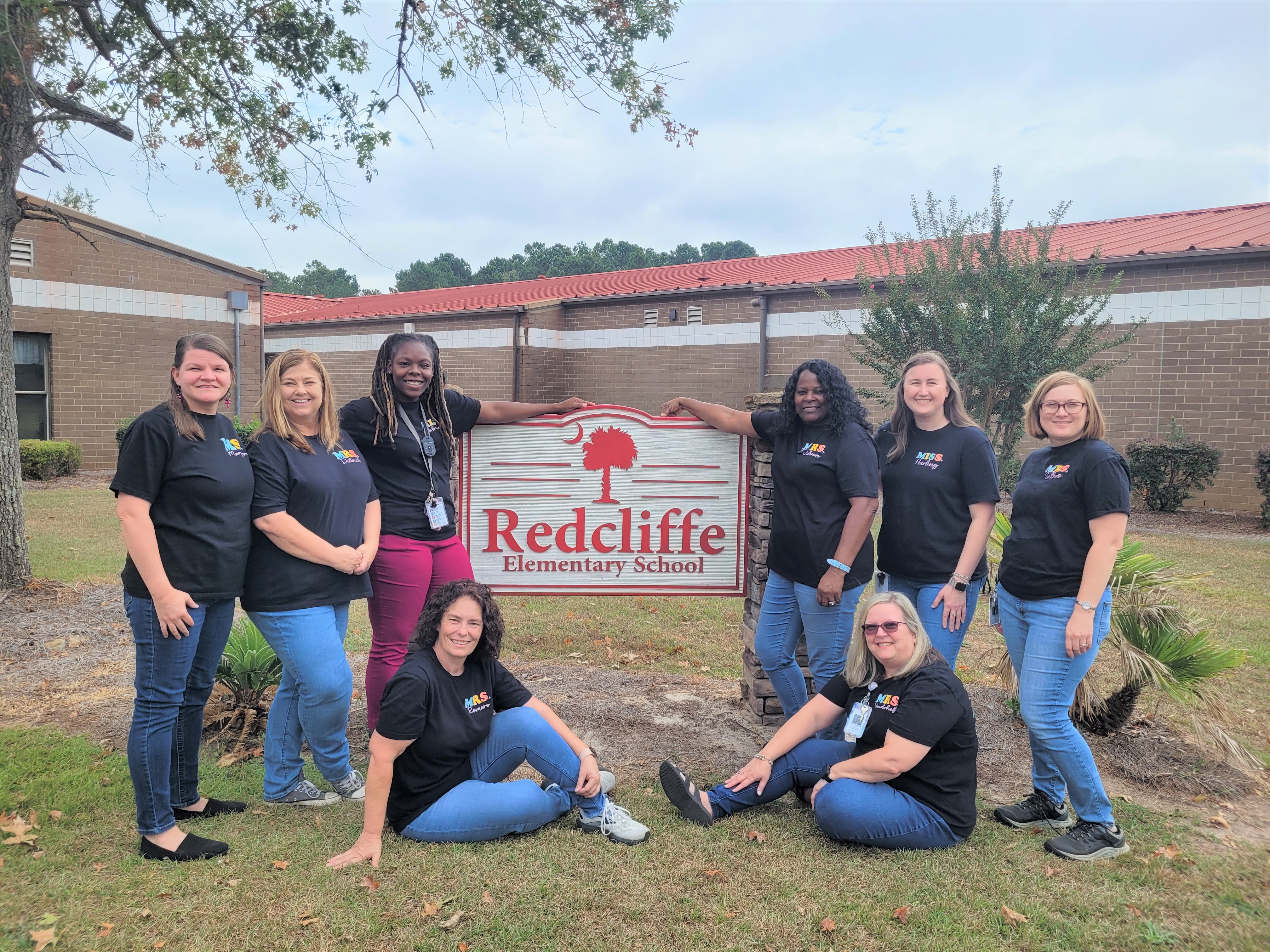 5K teachers standing around the Redcliffe sign.